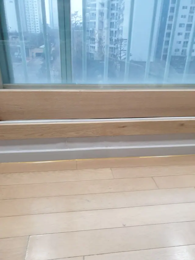 창틀 패널 보수 복원 후 현장